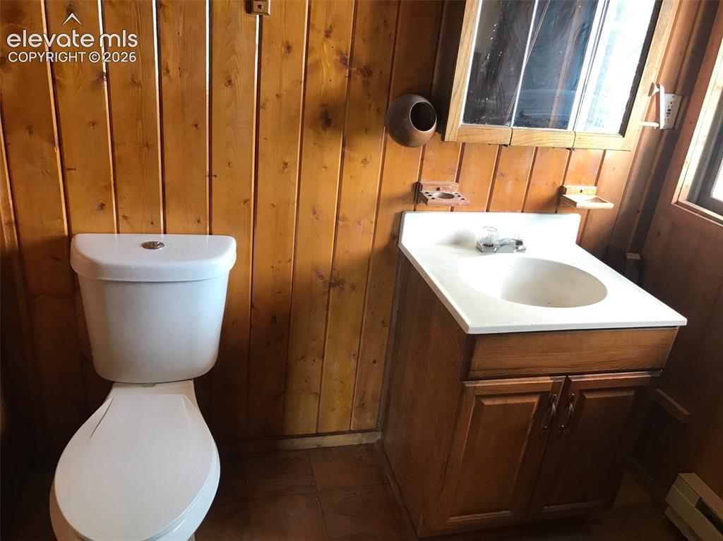 Image 8 of 20: Bathroom