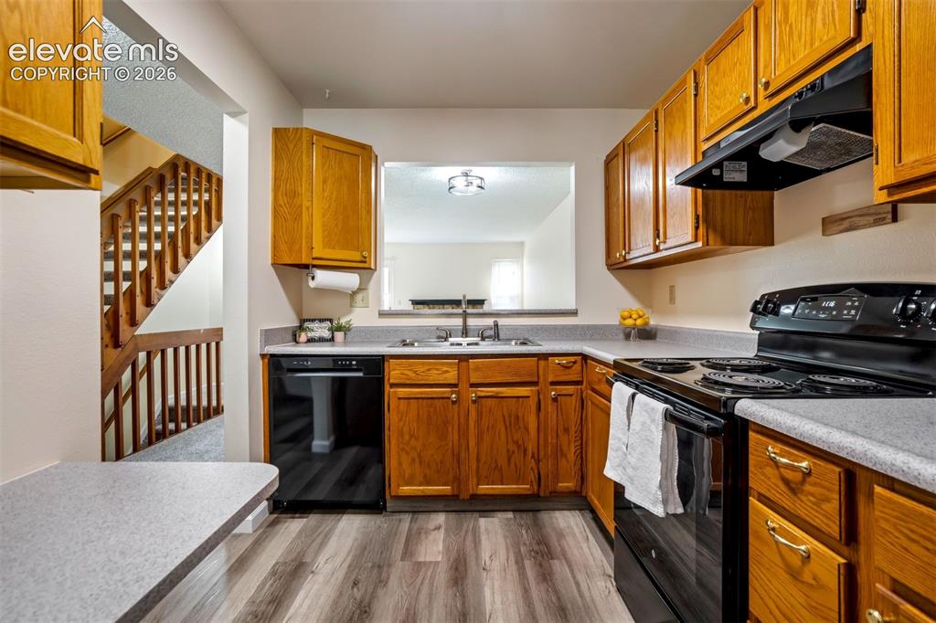 Image 11 of 44: Kitchen