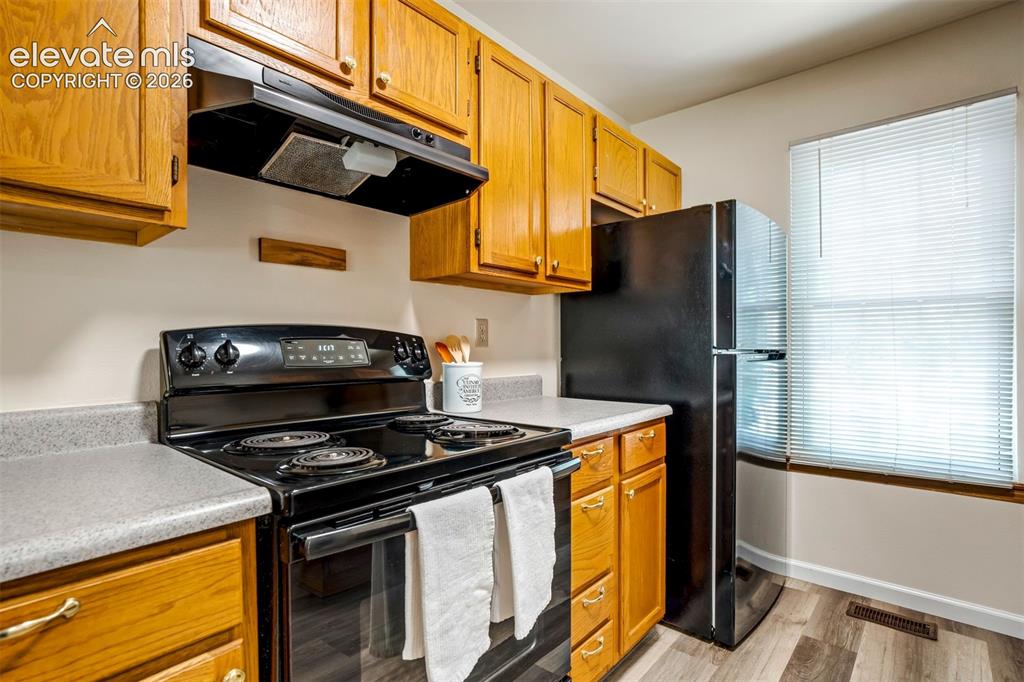 Image 12 of 44: Kitchen