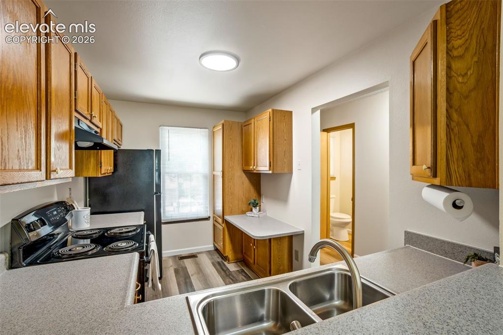 Image 14 of 44: Kitchen