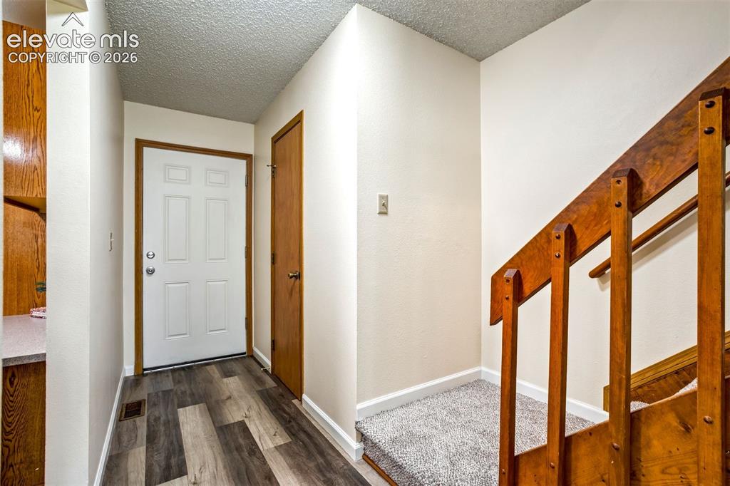 Image 17 of 44: Entry