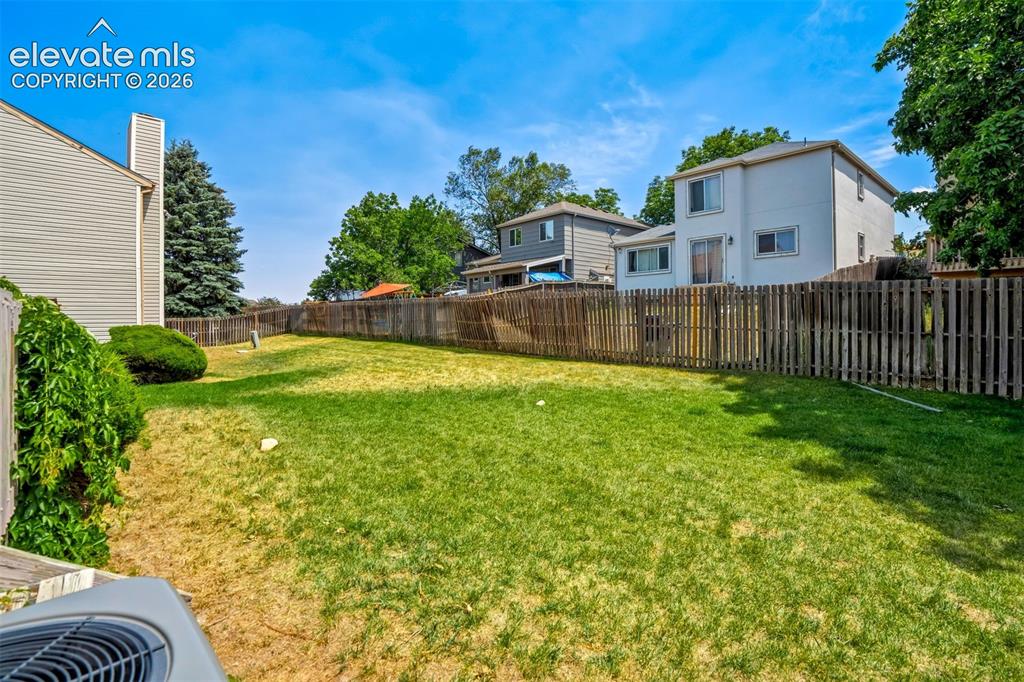 Image 41 of 44: Yard