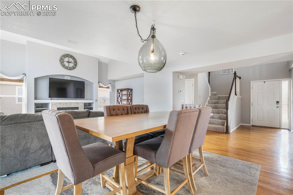 Image 12 of 50: Dining Area