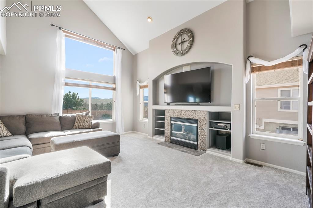 Image 16 of 50: Living Room