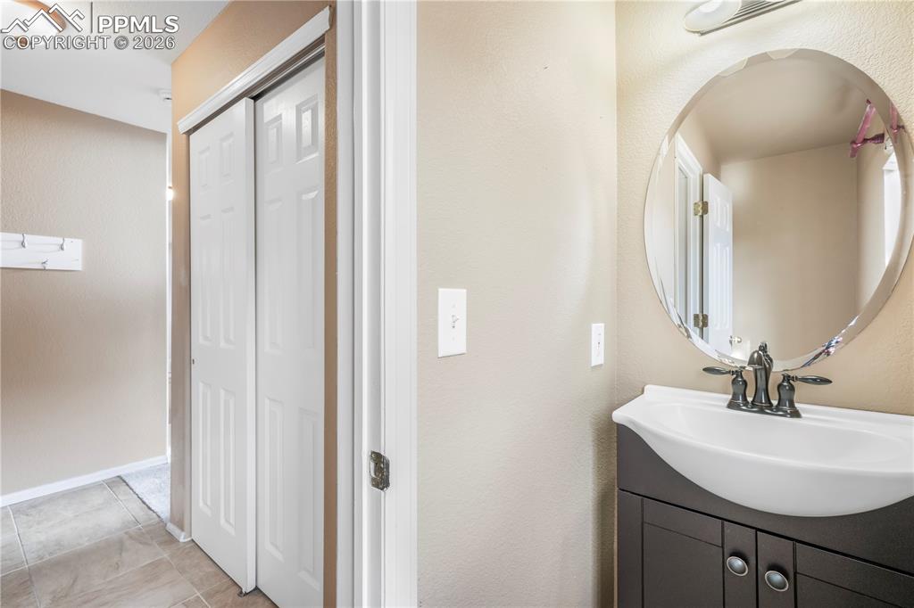 Image 18 of 50: Bathroom