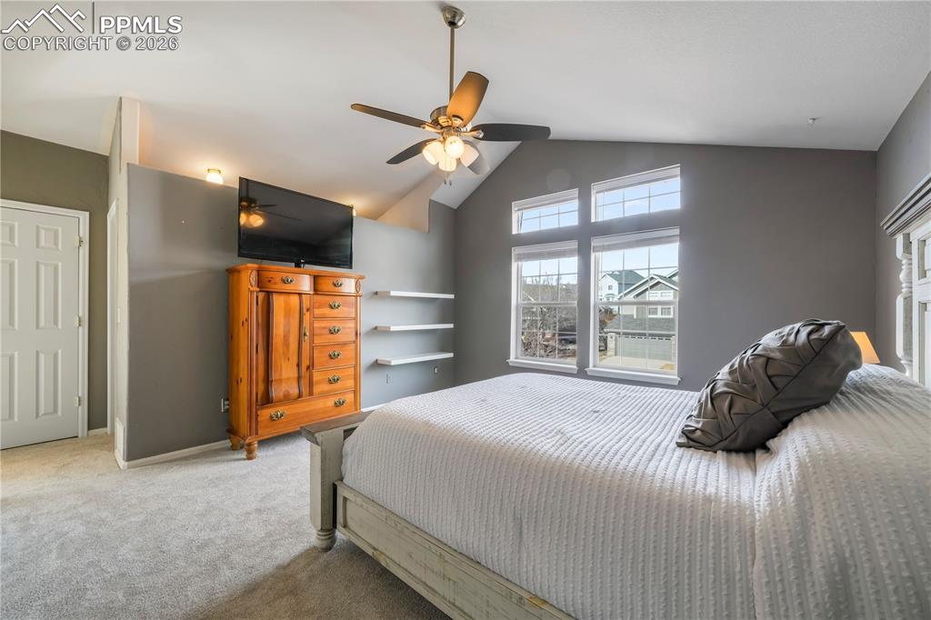 Image 24 of 50: Bedroom