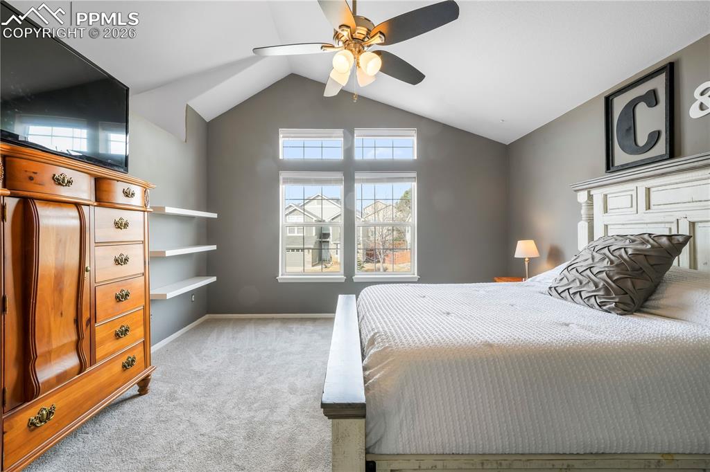 Image 26 of 50: Bedroom