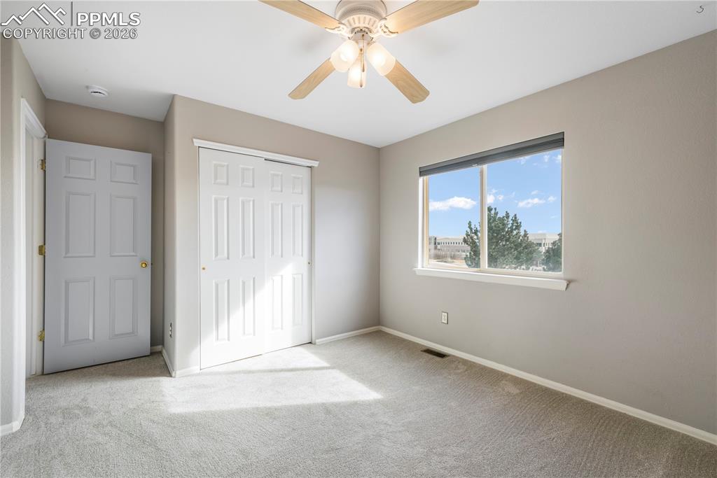 Image 29 of 50: Bedroom