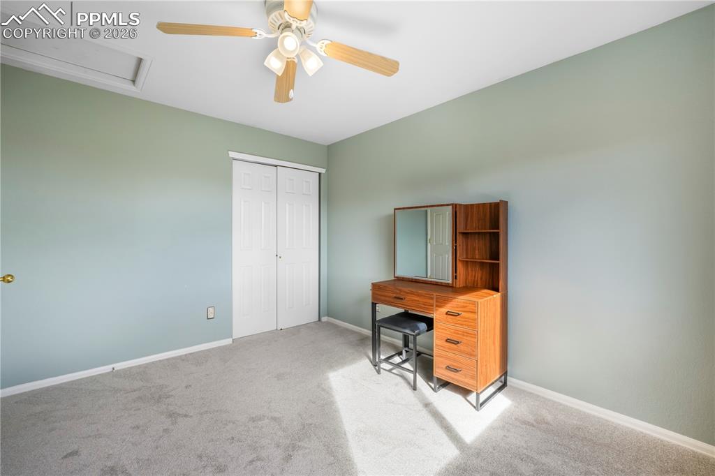 Image 34 of 50: Bedroom