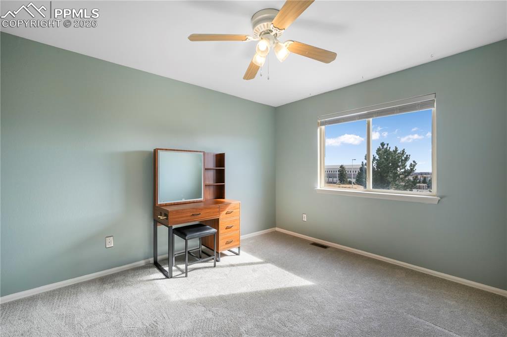 Image 35 of 50: Bedroom