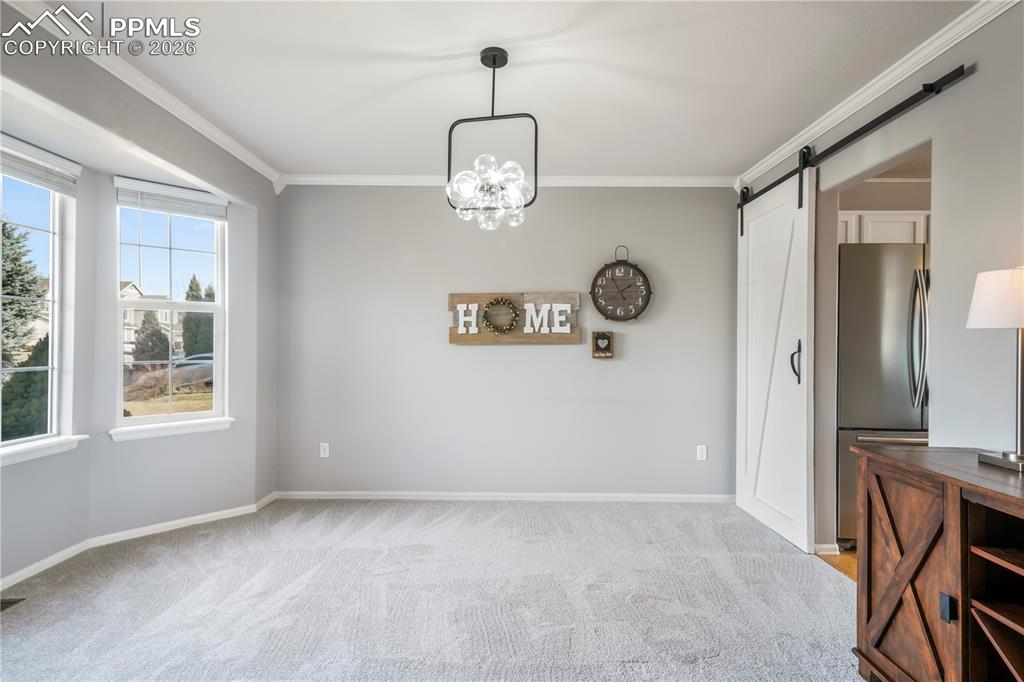 Image 4 of 50: Dining Area