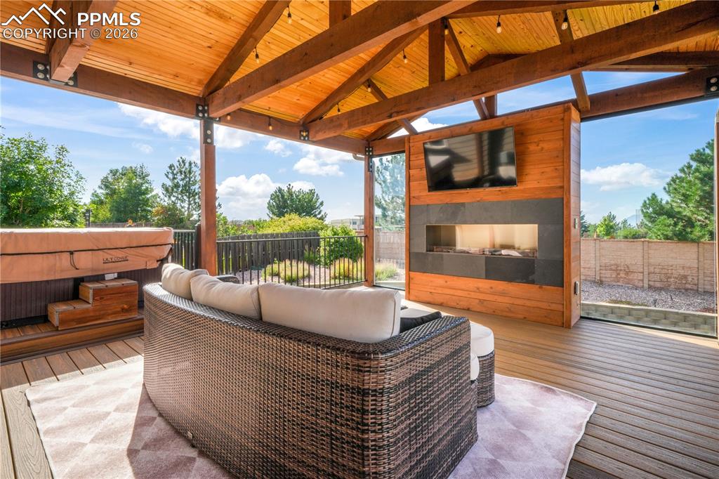 Image 46 of 50: Deck