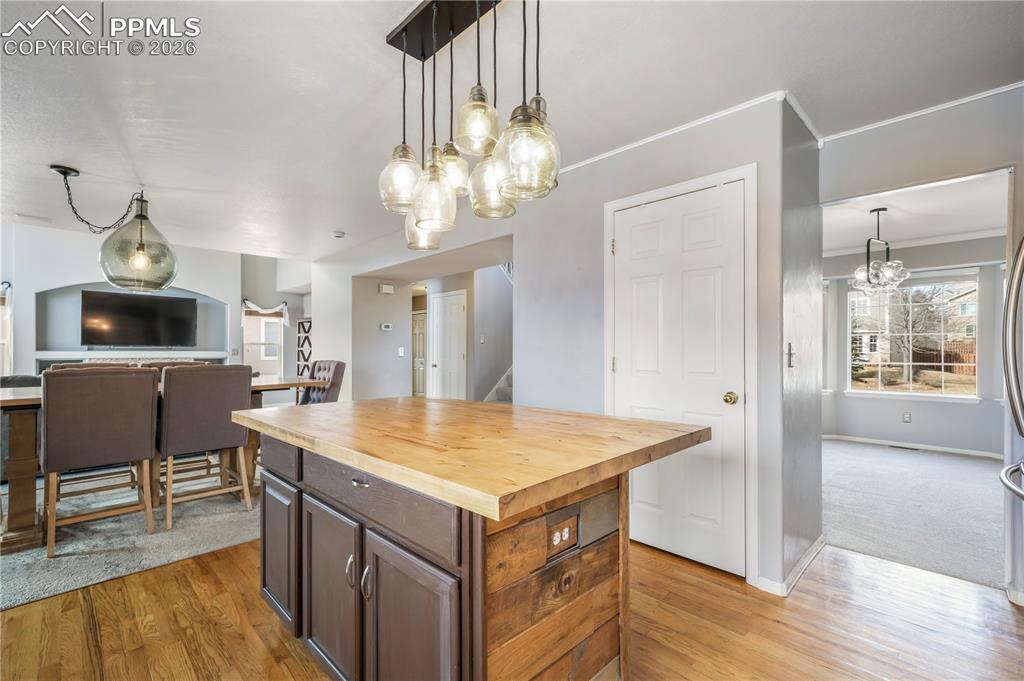 Image 8 of 50: Kitchen