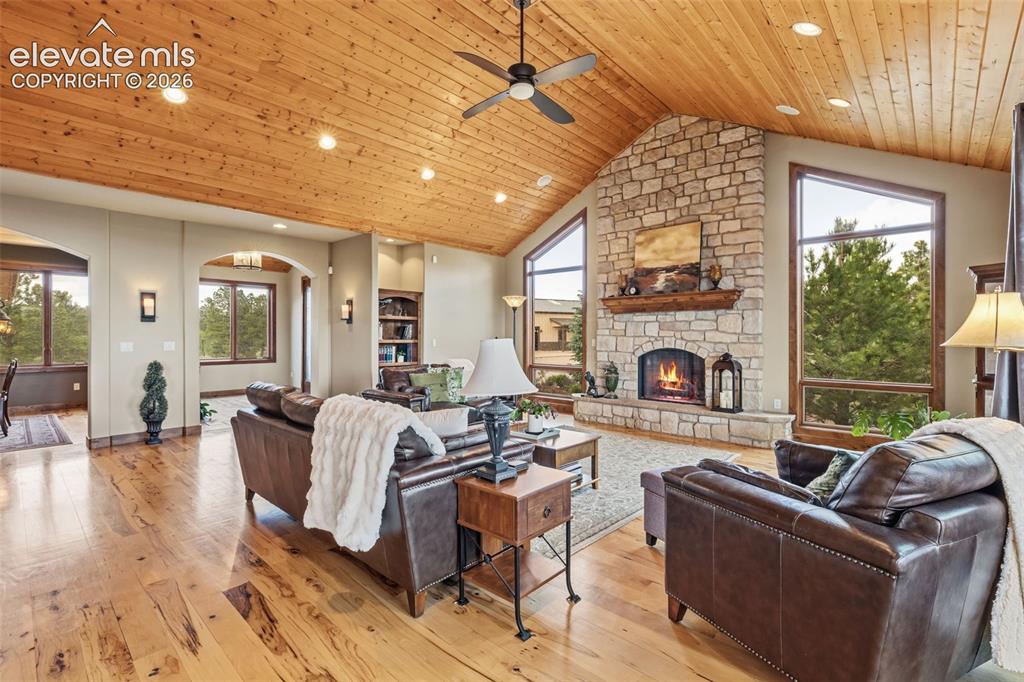 Image 11 of 50: Living Room