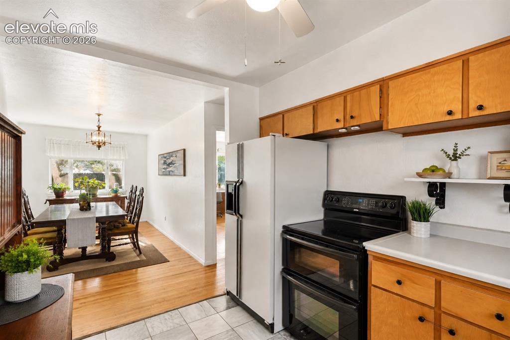 Image 10 of 41: Kitchen