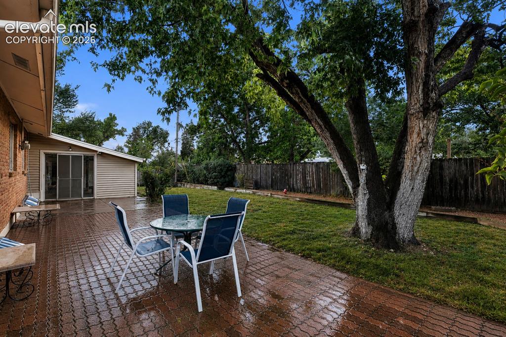 Image 36 of 41: Patio
