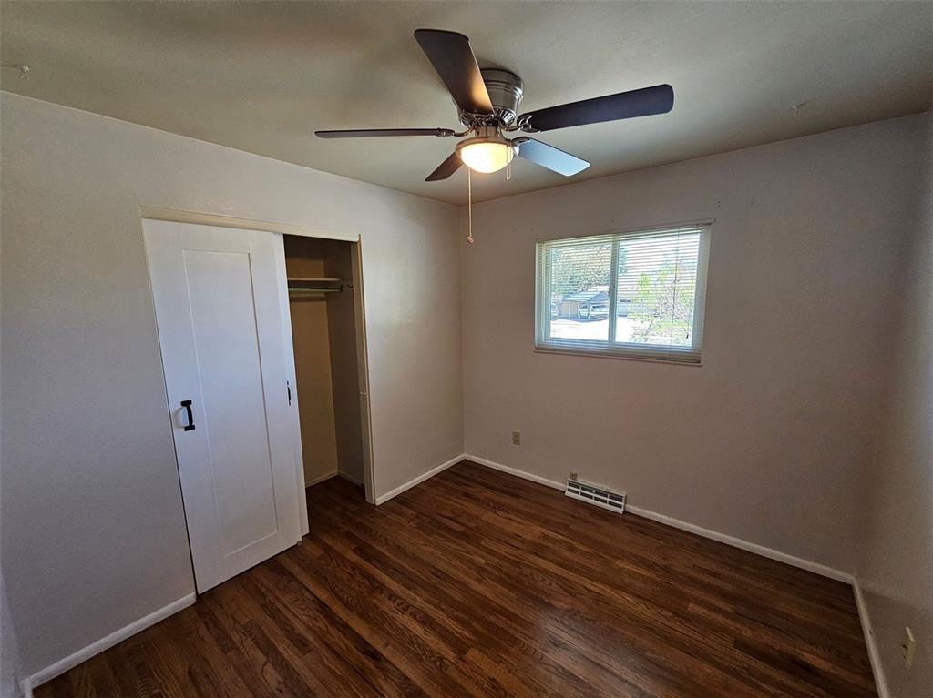 Image 10 of 27: Bedroom