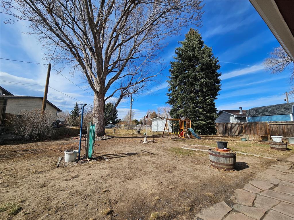 Image 24 of 27: Yard