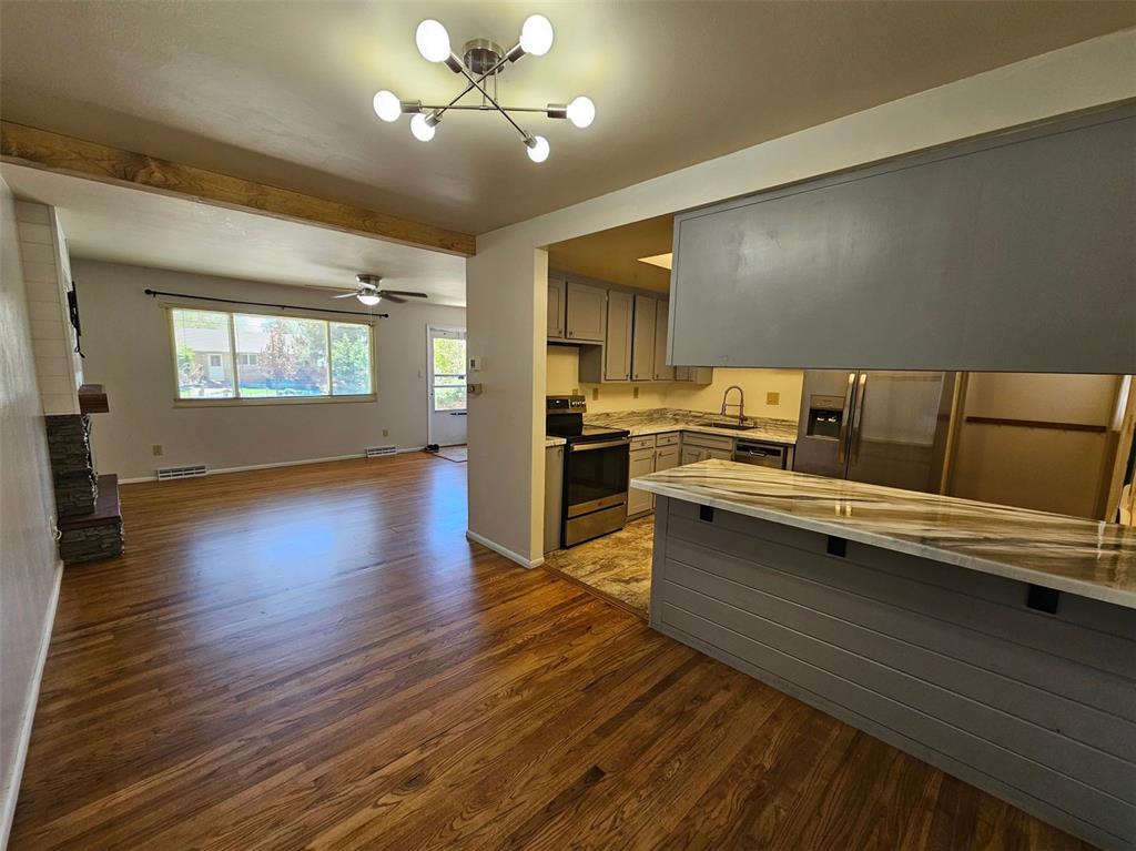 Image 5 of 27: Kitchen
