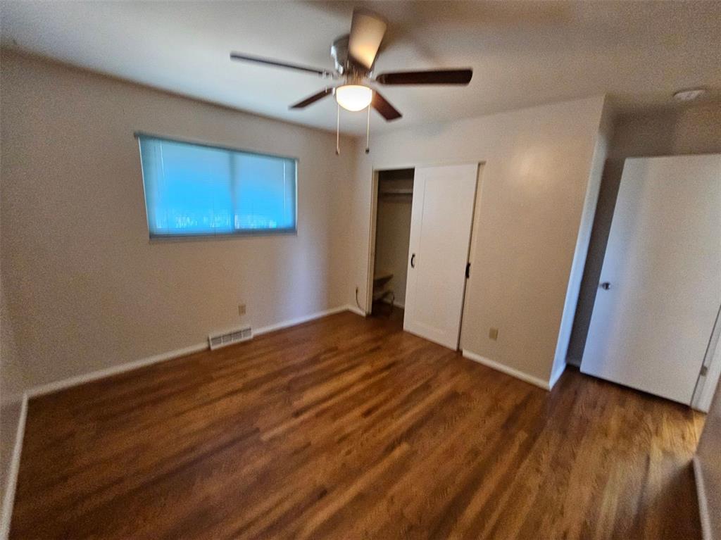 Image 9 of 27: Bedroom
