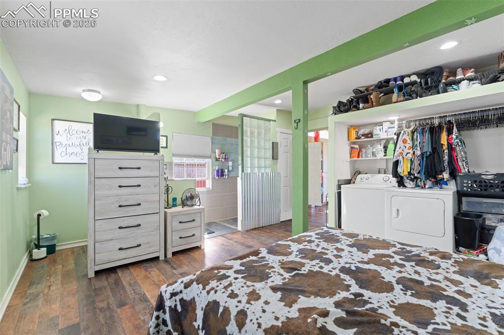 Image 14 of 46: Bedroom