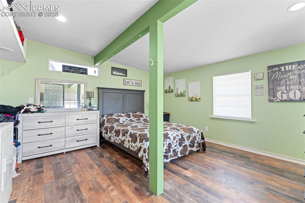 Image 15 of 46: Bedroom