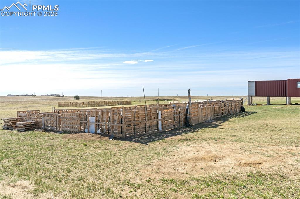 Image 36 of 46: Yard