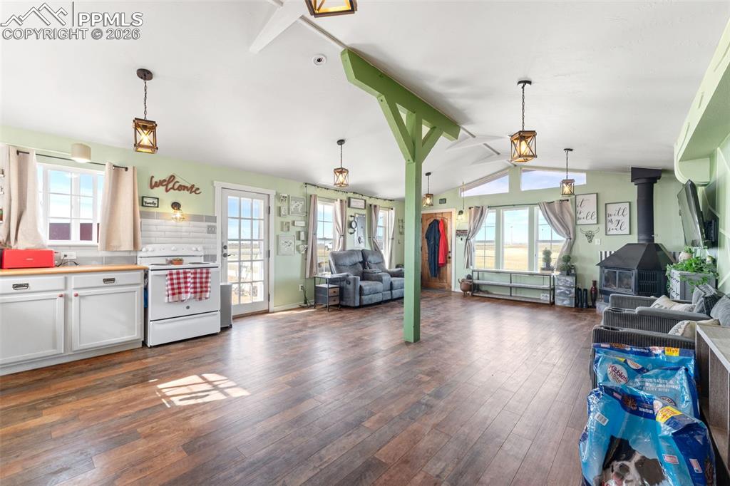 Image 8 of 46: Kitchen