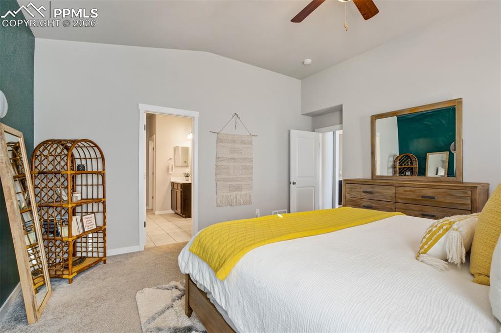 Image 19 of 47: Bedroom