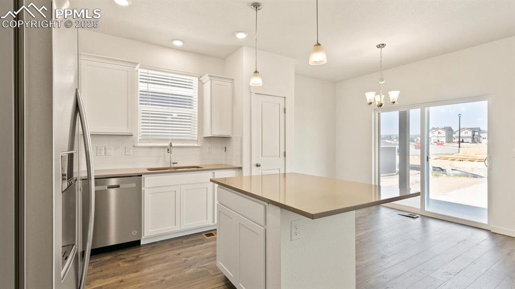 Image 11 of 24: Kitchen