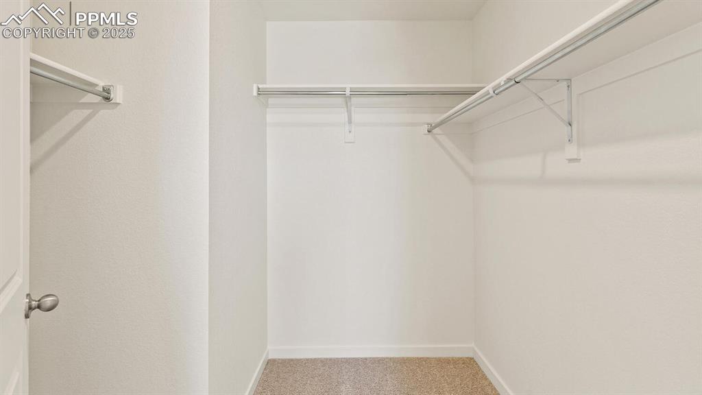 Image 19 of 24: Closet