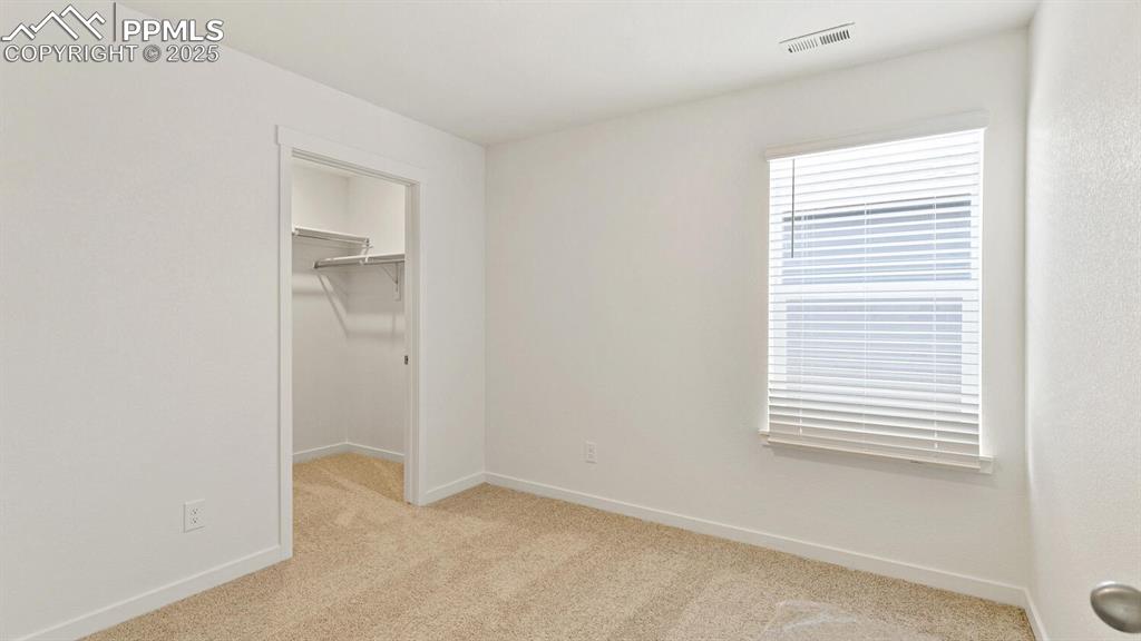 Image 21 of 24: Bedroom