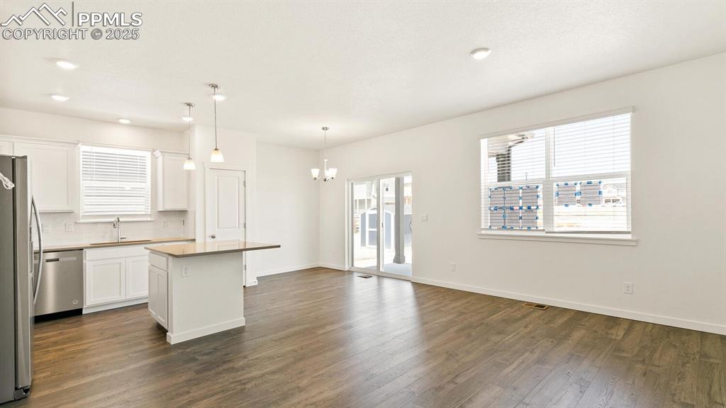 Image 4 of 24: Kitchen