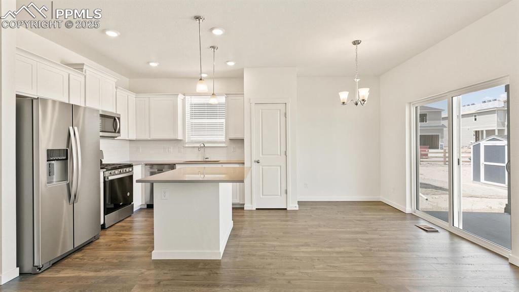 Image 8 of 24: Kitchen