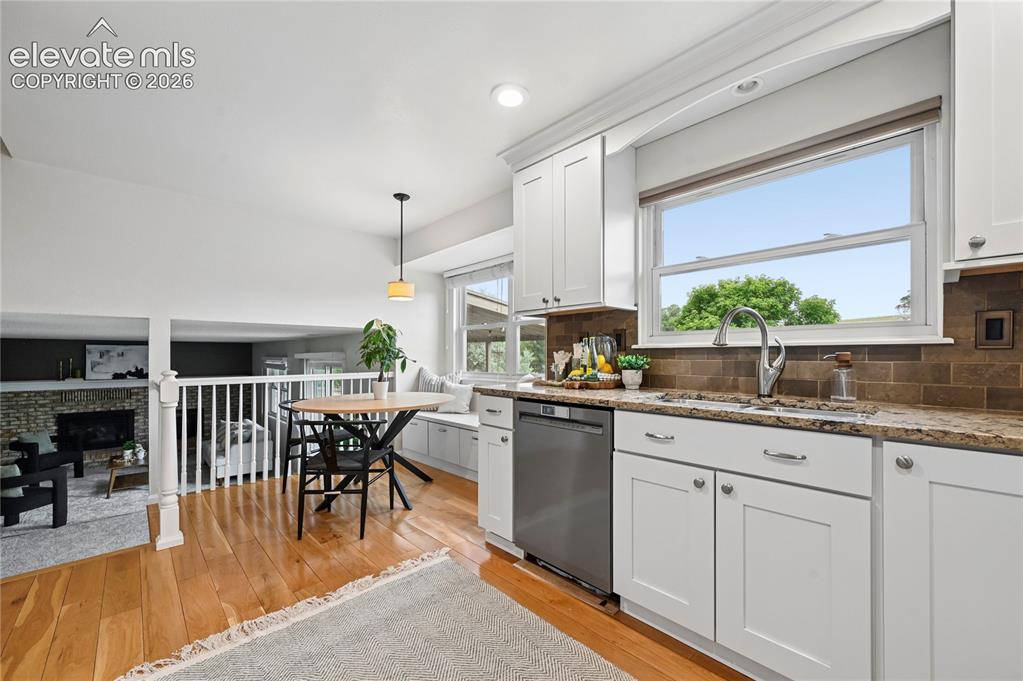 Image 11 of 50: Kitchen