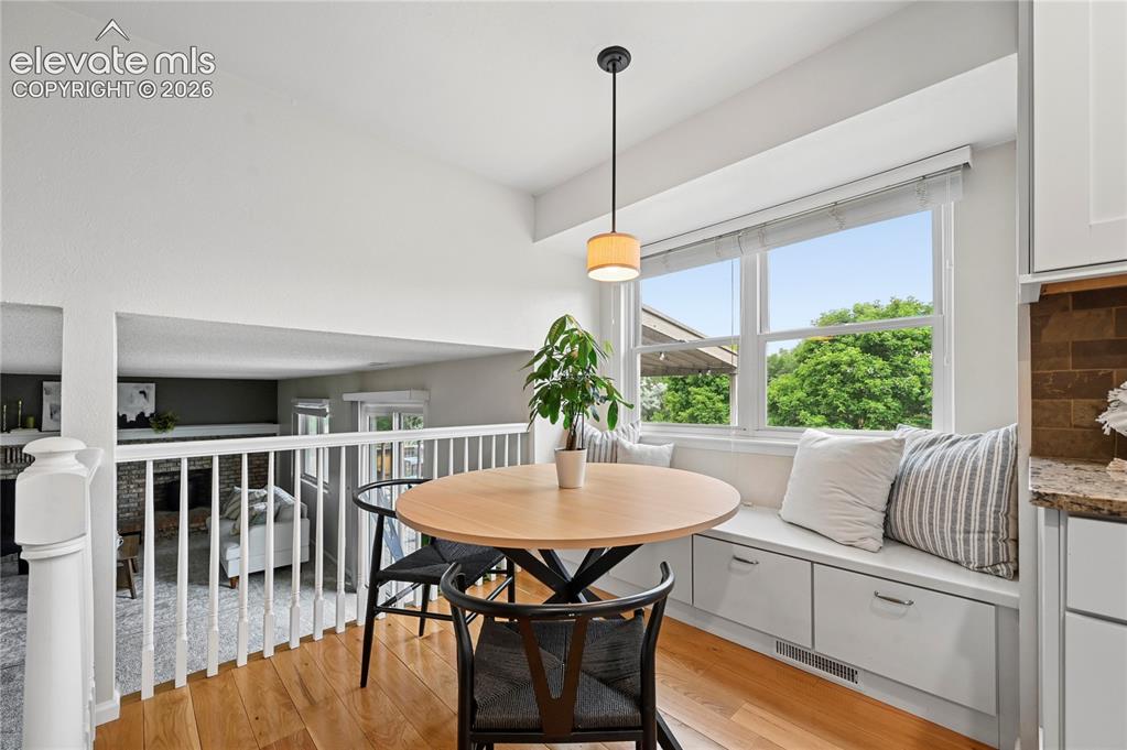 Image 12 of 50: Dining Area