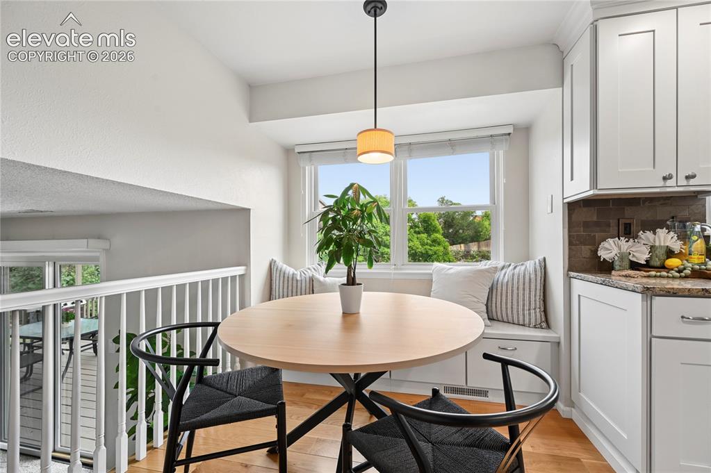 Image 13 of 50: Dining Area
