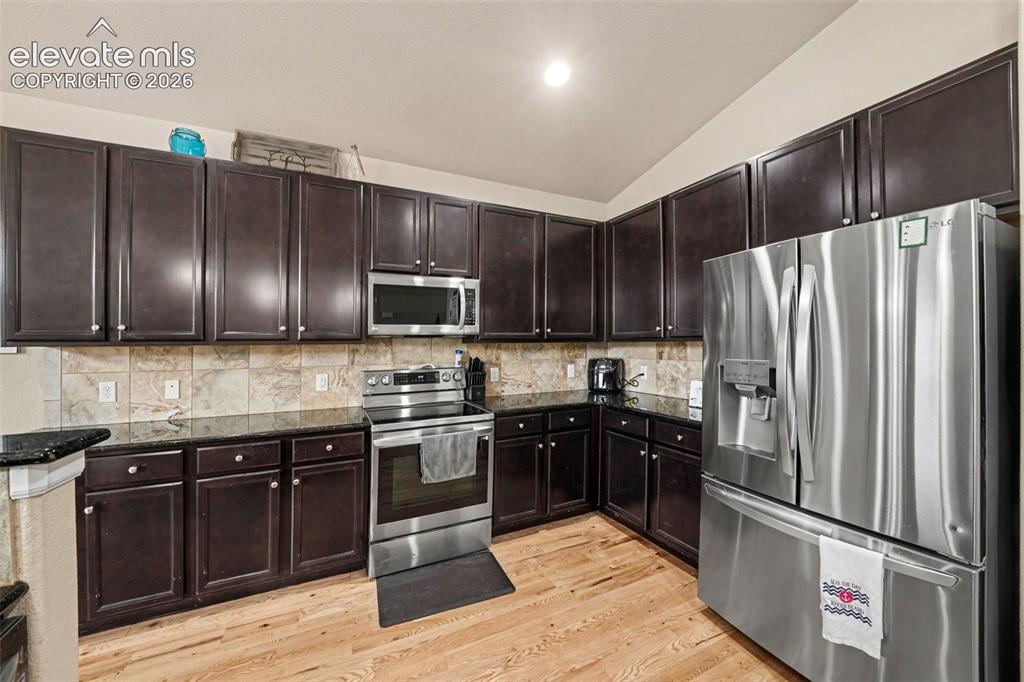 Image 3 of 21: Kitchen