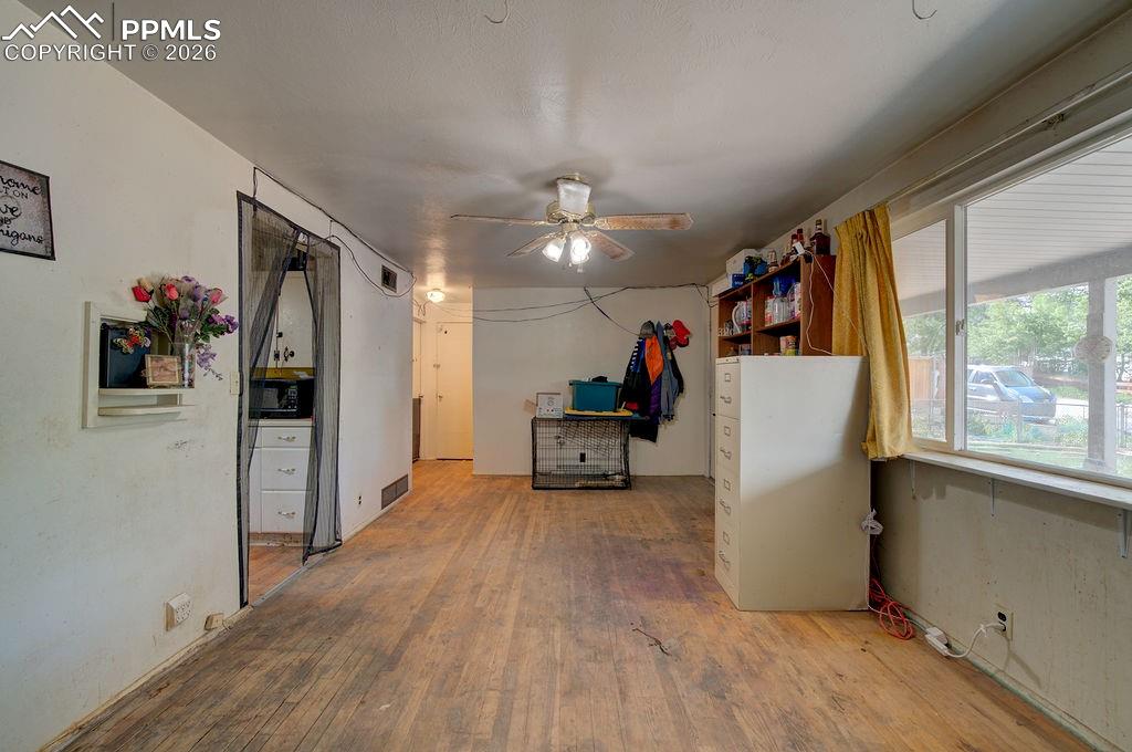 Image 5 of 17: Living Room