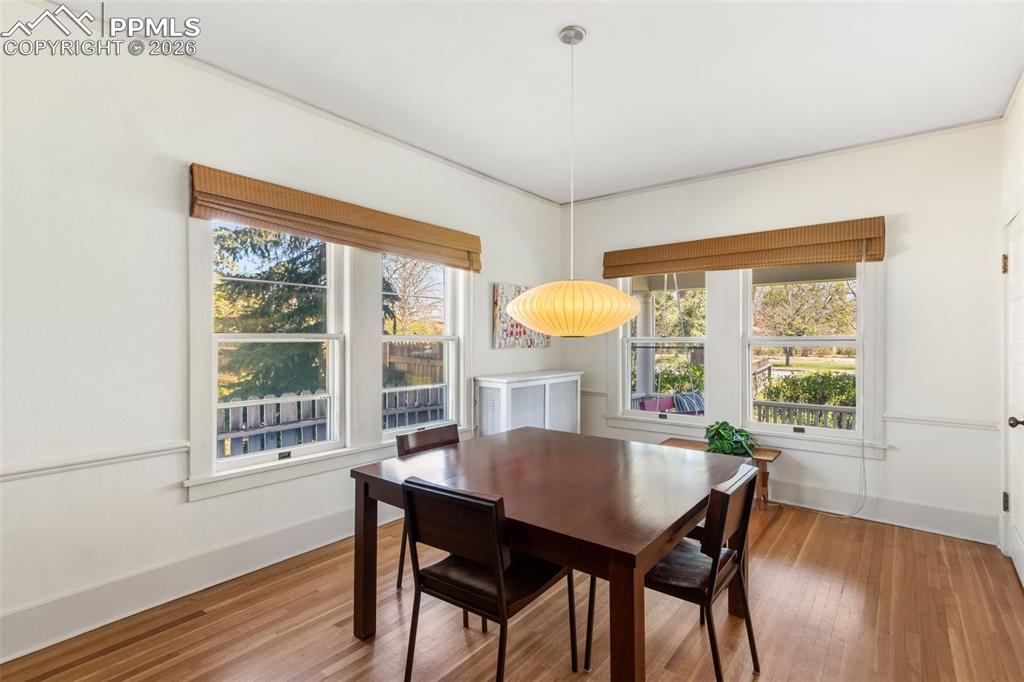 Image 12 of 41: Dining Room