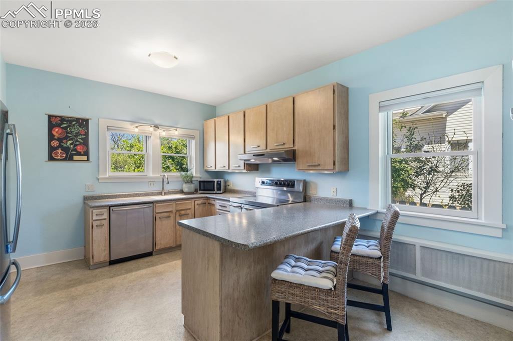 Image 5 of 41: Kitchen