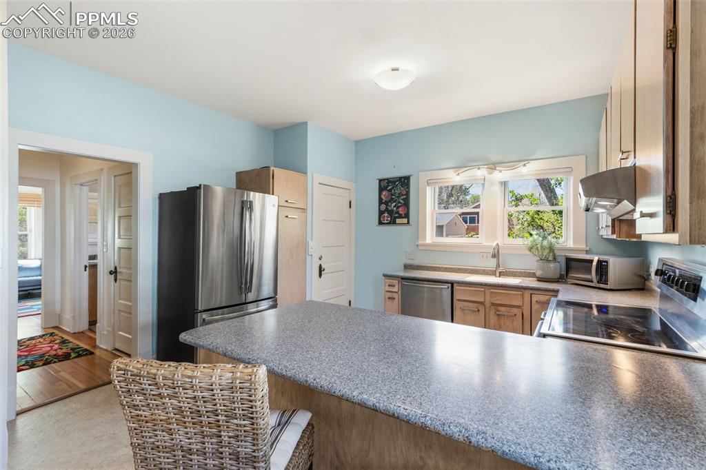 Image 6 of 41: Kitchen