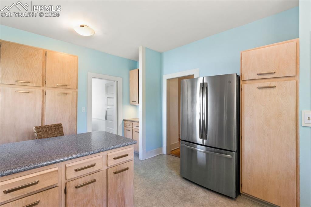 Image 7 of 41: Kitchen