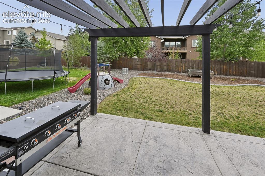 Image 21 of 48: This back yard is great for grilling, chilling, playing, and making friends