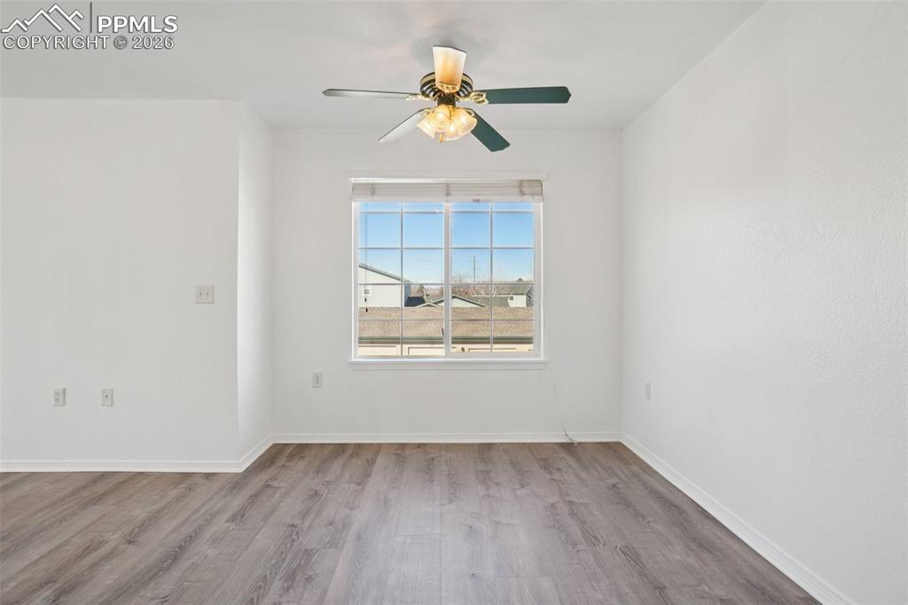Image 12 of 30: Dining Area