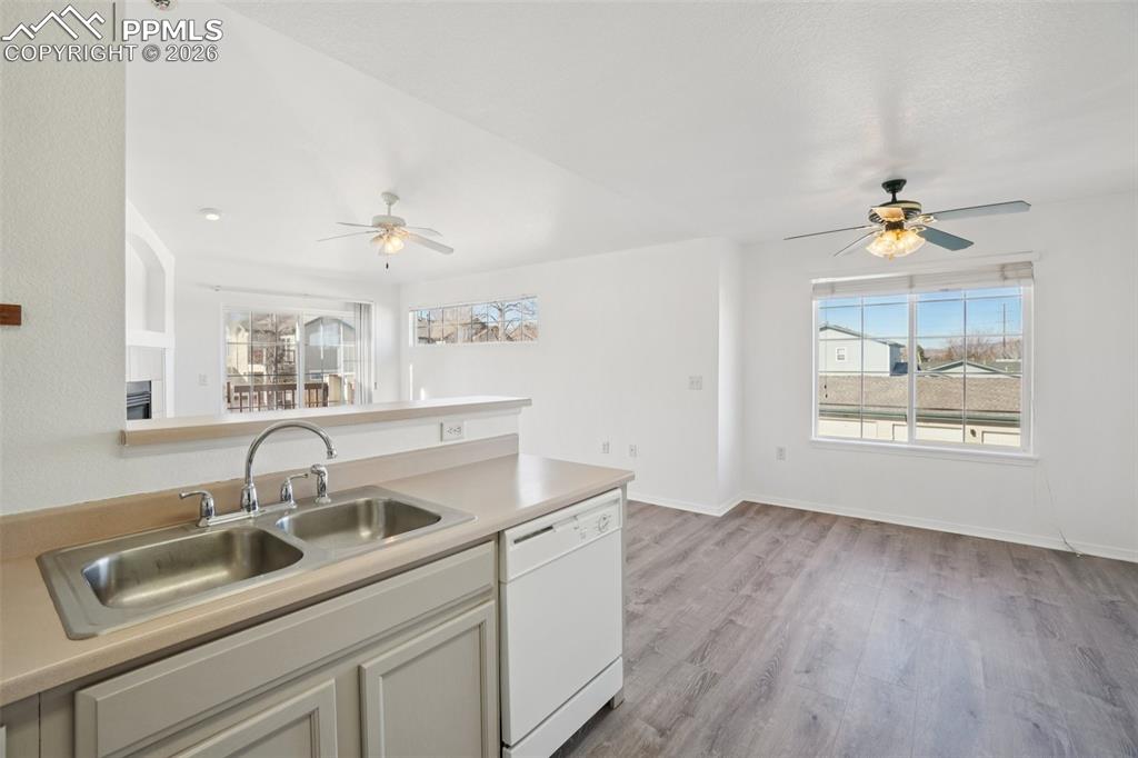 Image 16 of 30: Kitchen