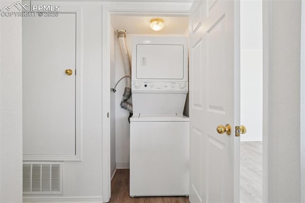 Image 25 of 30: Laundry