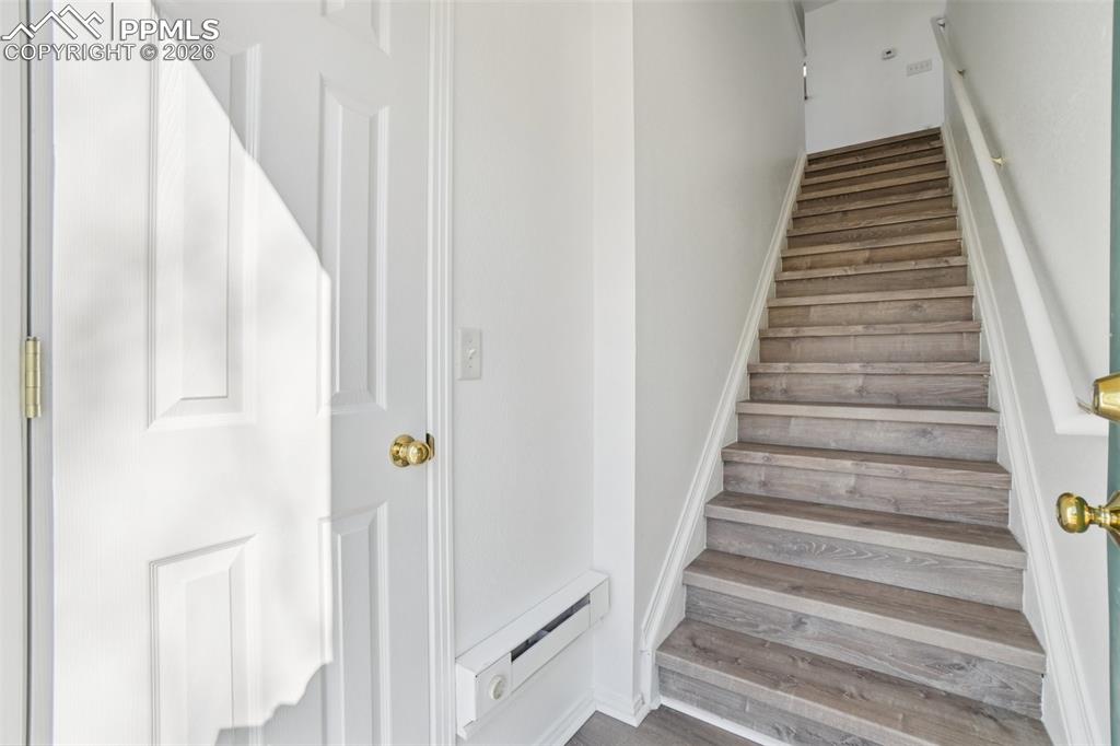 Image 26 of 30: Entrance Foyer