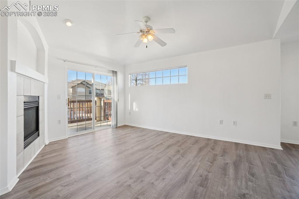 Image 5 of 30: Living Room