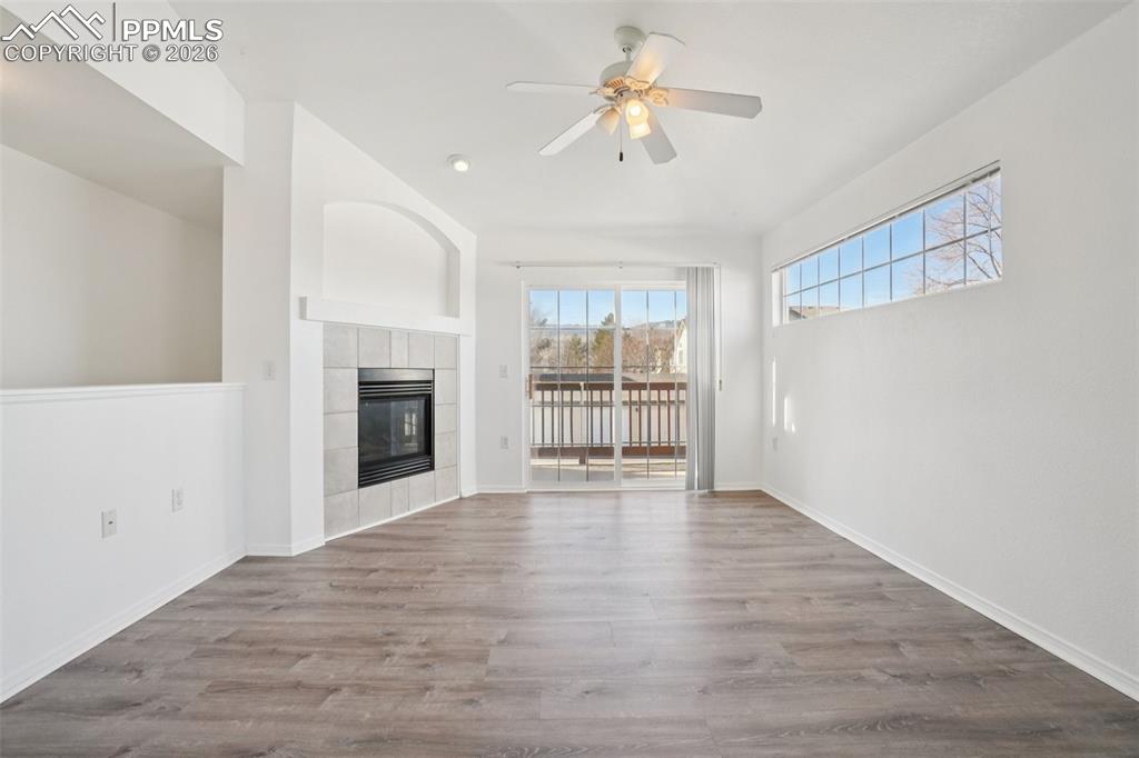 Image 6 of 30: Living Room